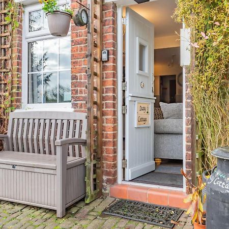 Daisy Cottage Лийк Екстериор снимка